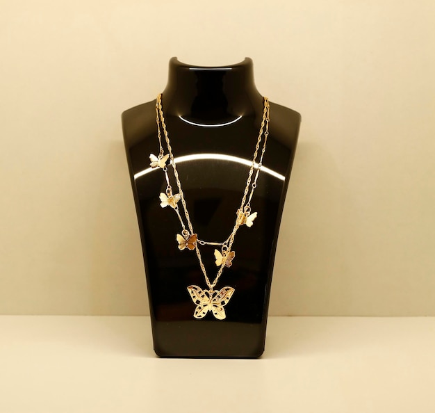 Chaîne et boucles d'oreilles